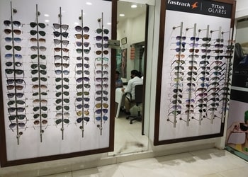 Titan-eyeplus-Opticals-Telipara-bilaspur-Chhattisgarh-2