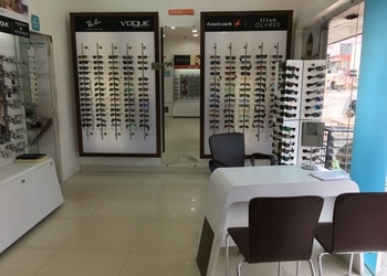 Titan-eyeplus-Opticals-Telipara-bilaspur-Chhattisgarh-3