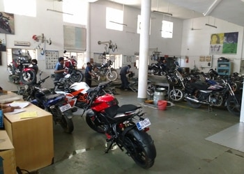 Tripur-bajaj-Motorcycle-dealers-Bilaspur-Chhattisgarh-3