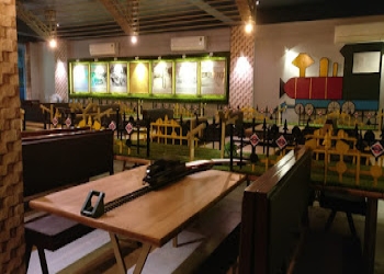 Vegetrainian-the-train-restaurant-Pure-vegetarian-restaurants-Jaipur-Rajasthan-2