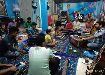 Vguitarstudio-Guitar-classes-Hall-gate-amritsar-Punjab-2