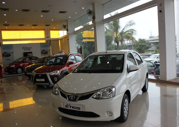 Wasan-toyota-Car-dealer-Canada-corner-nashik-Maharashtra-3