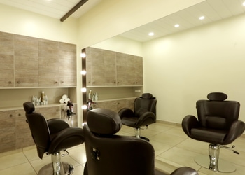 Waves-hair-beauty-salon-Beauty-parlour-Palayam-kozhikode-Kerala-3